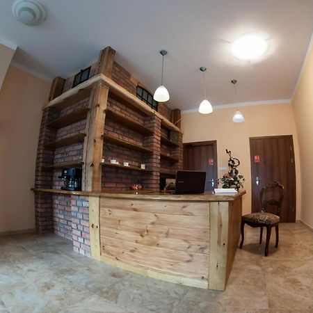 法拉酒店 Sulechów 外观 照片