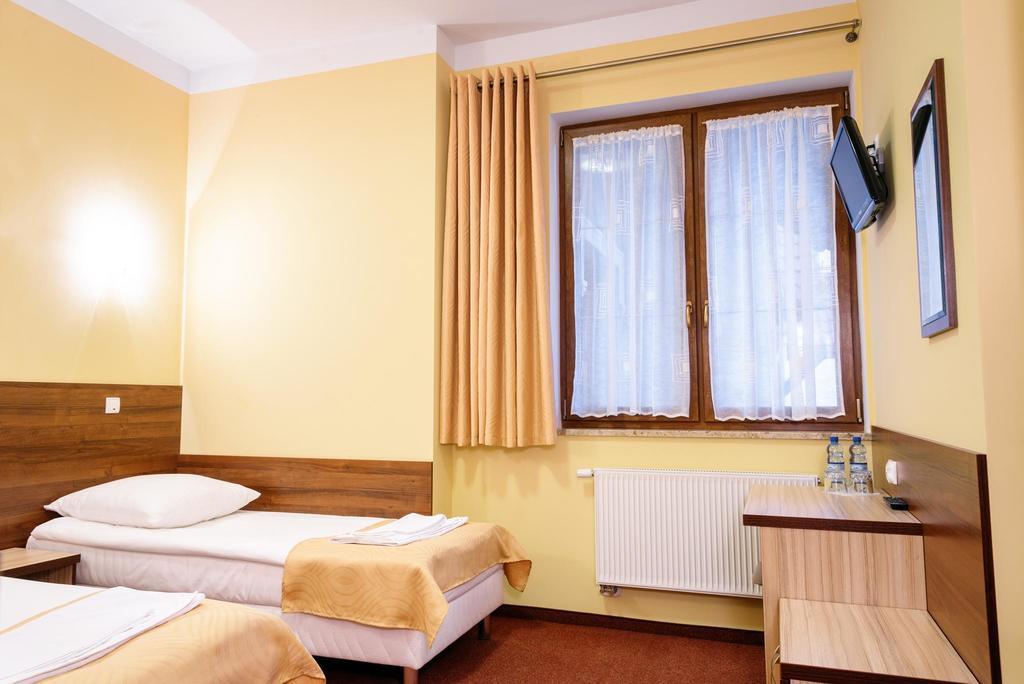 法拉酒店 Sulechów 外观 照片