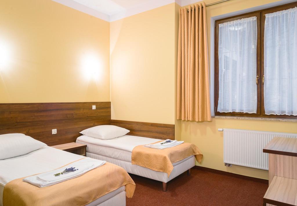 法拉酒店 Sulechów 外观 照片