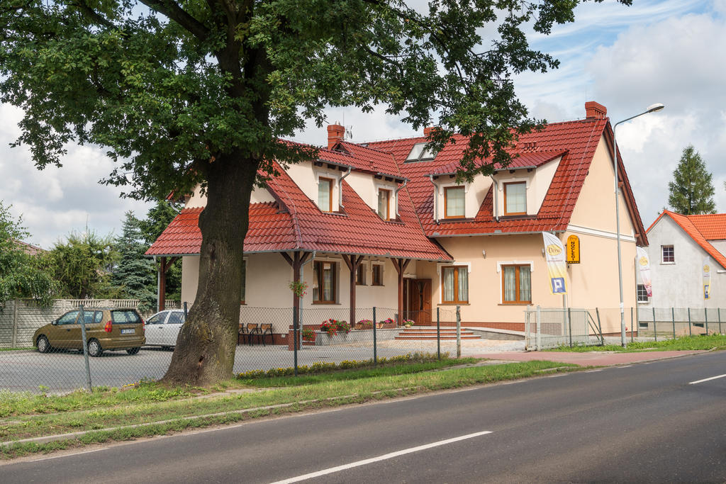 法拉酒店 Sulechów 外观 照片
