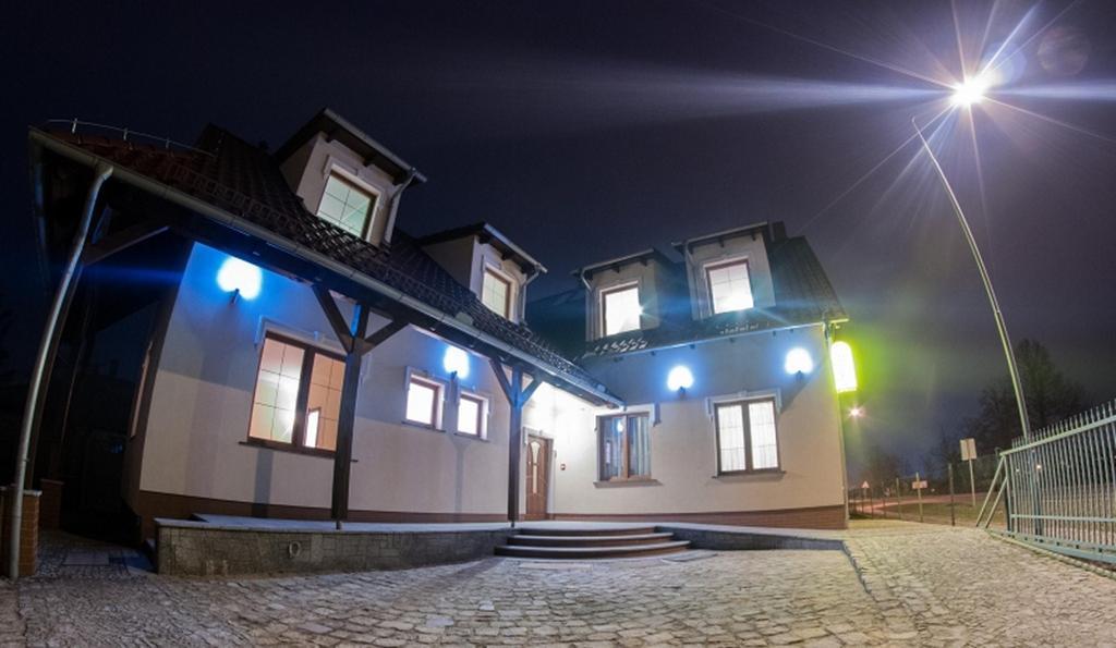 法拉酒店 Sulechów 外观 照片