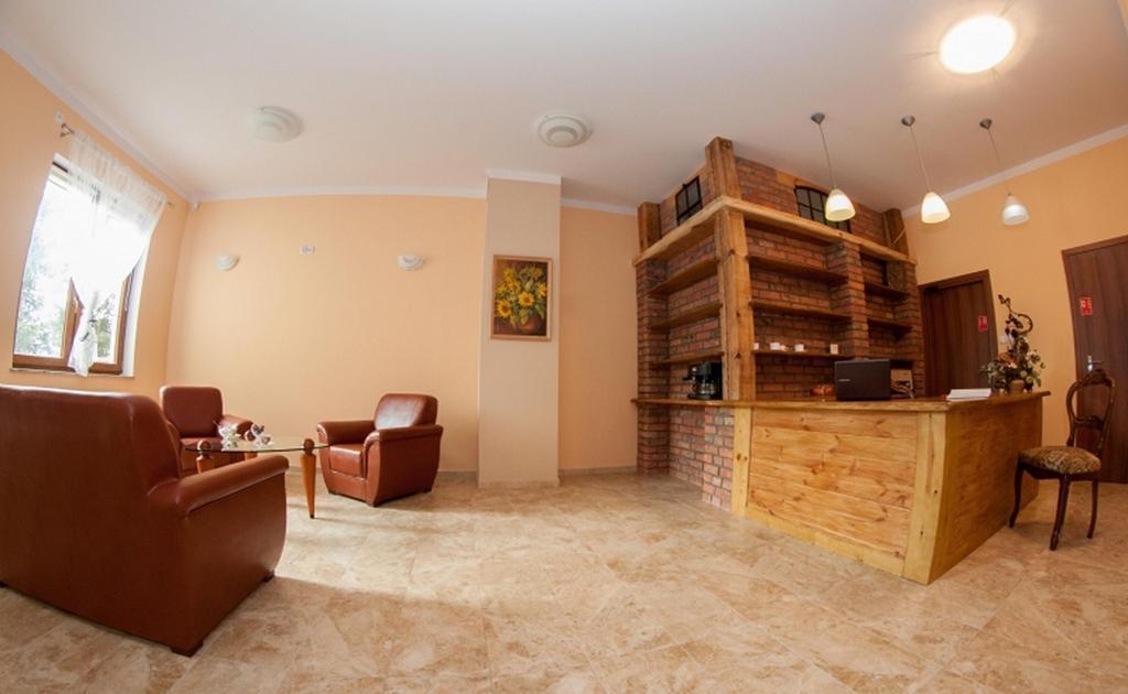 法拉酒店 Sulechów 外观 照片