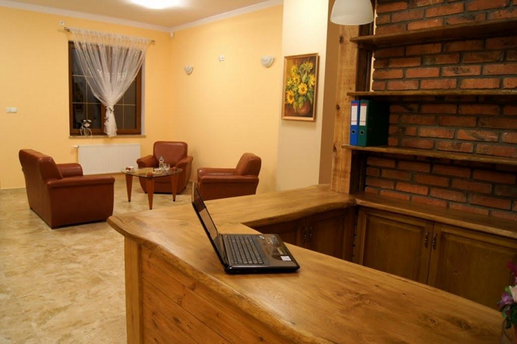 法拉酒店 Sulechów 外观 照片