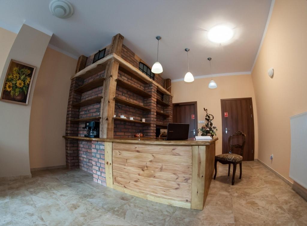 法拉酒店 Sulechów 外观 照片