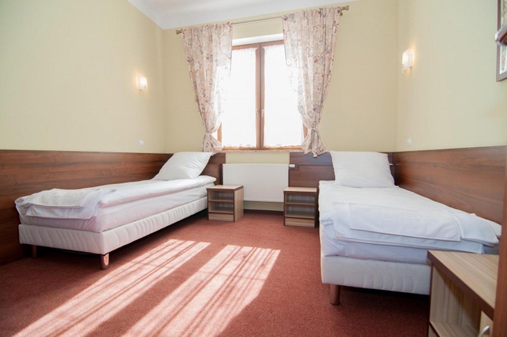 法拉酒店 Sulechów 外观 照片